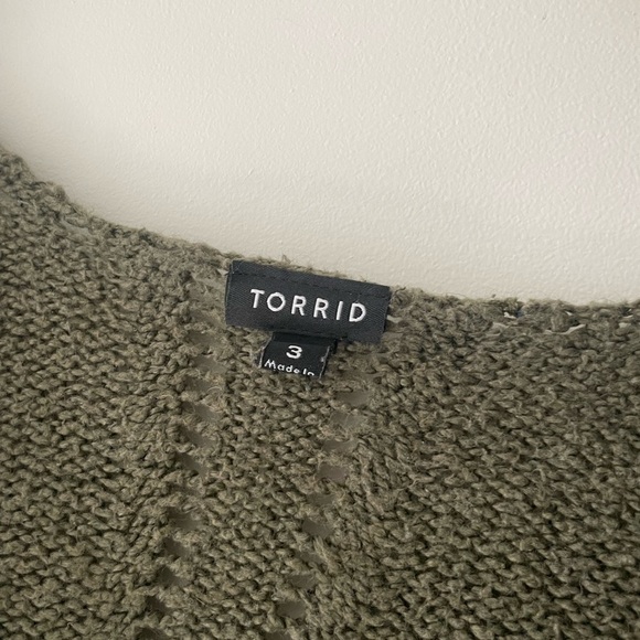 Torrid Olive Strappy Neck Pointelle Pullover Knit
Sweater Size 3/3X - Picture 6 of 9